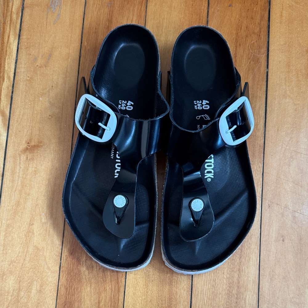 Birkenstock Gizeh leather sandals  with White Buckles